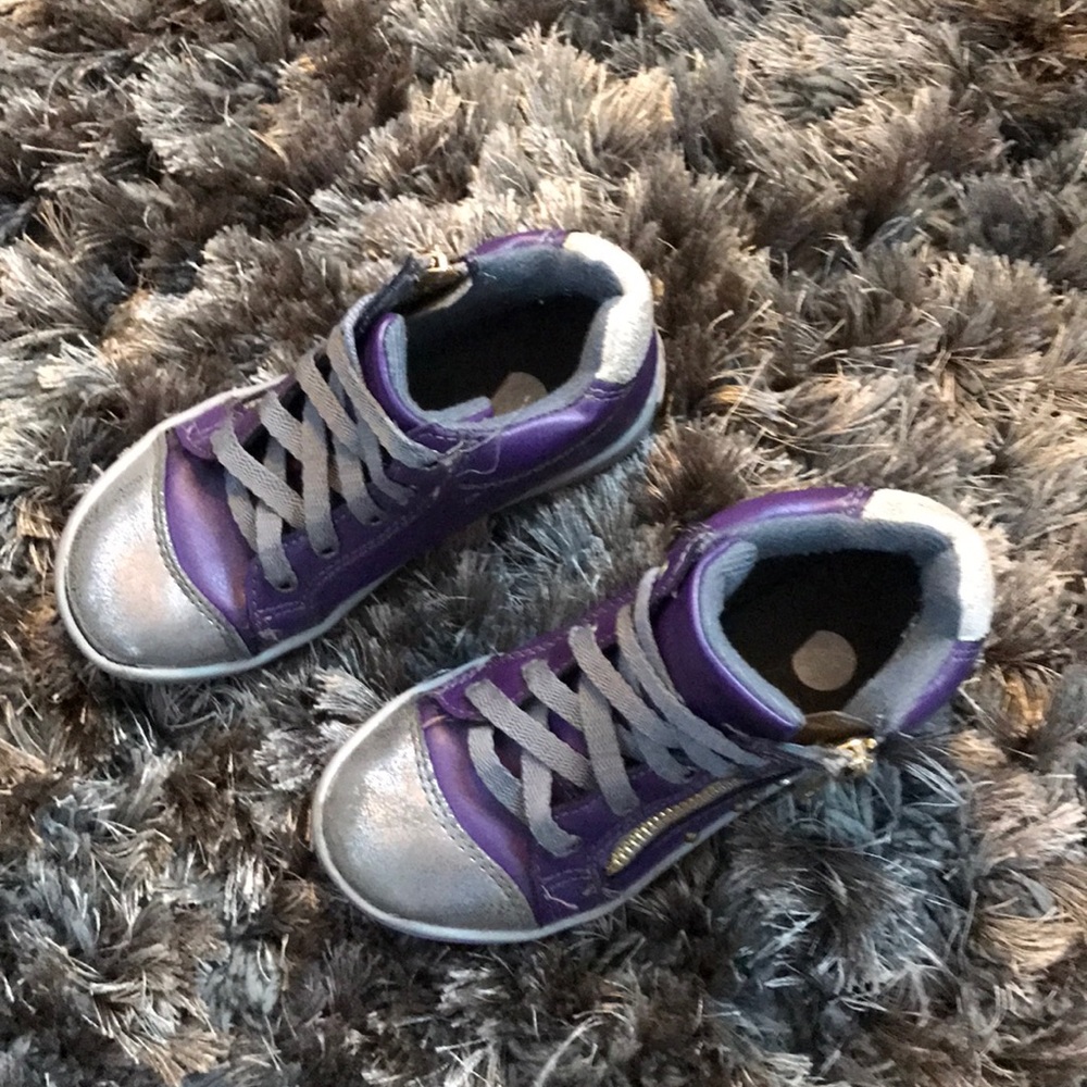 2 pairs of High Top sneakers - Picture 3 of 8
